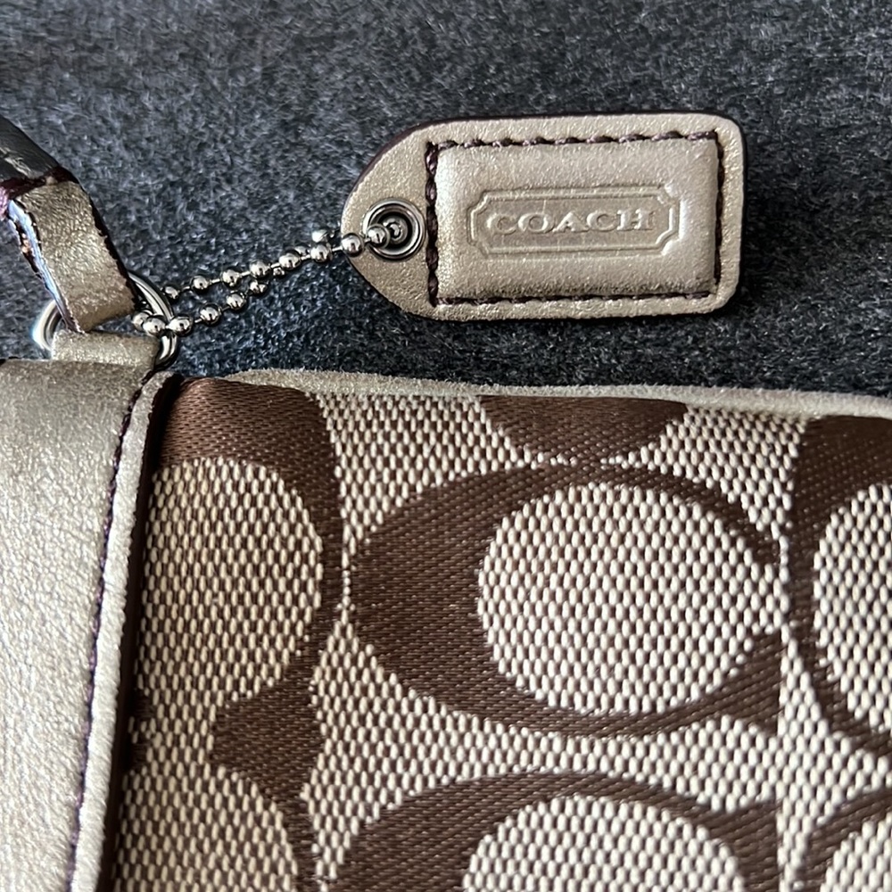 Coach wristlet - Picture 3 of 8